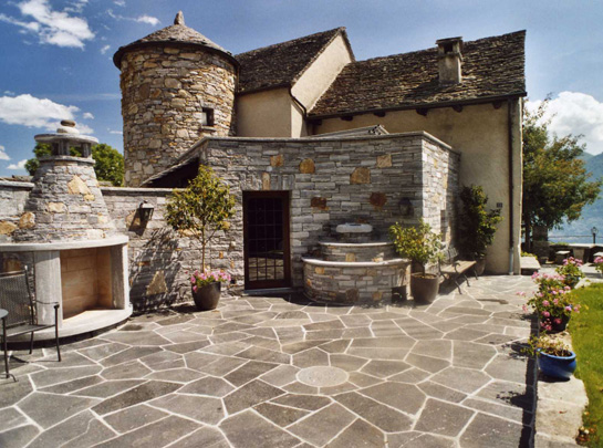 Tessin.ch: Exklusive Turmwohnung, Aussen Whirlpool, Sonnenterrasse in 6645 Brione sopra Minusio 